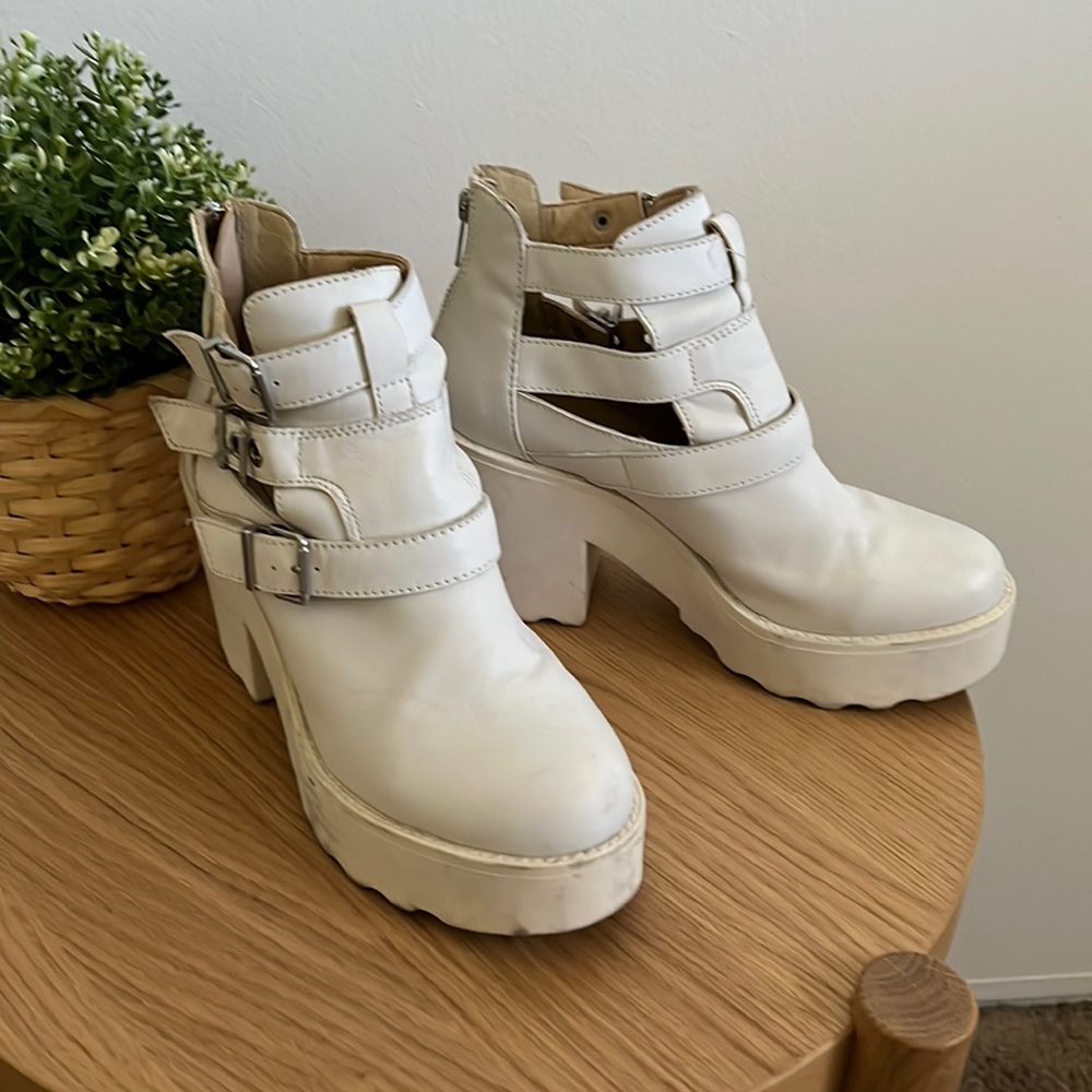 Steve Madden White platform high heel ankle boots